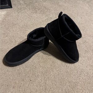 Cushionaire Black Ankle Boots for Women